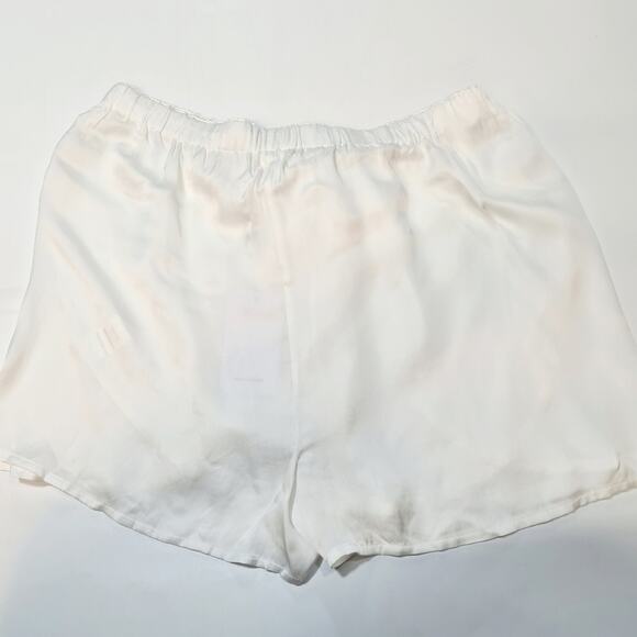 Lovers and Friends Alaric Short in White large - Picture 7 of 7